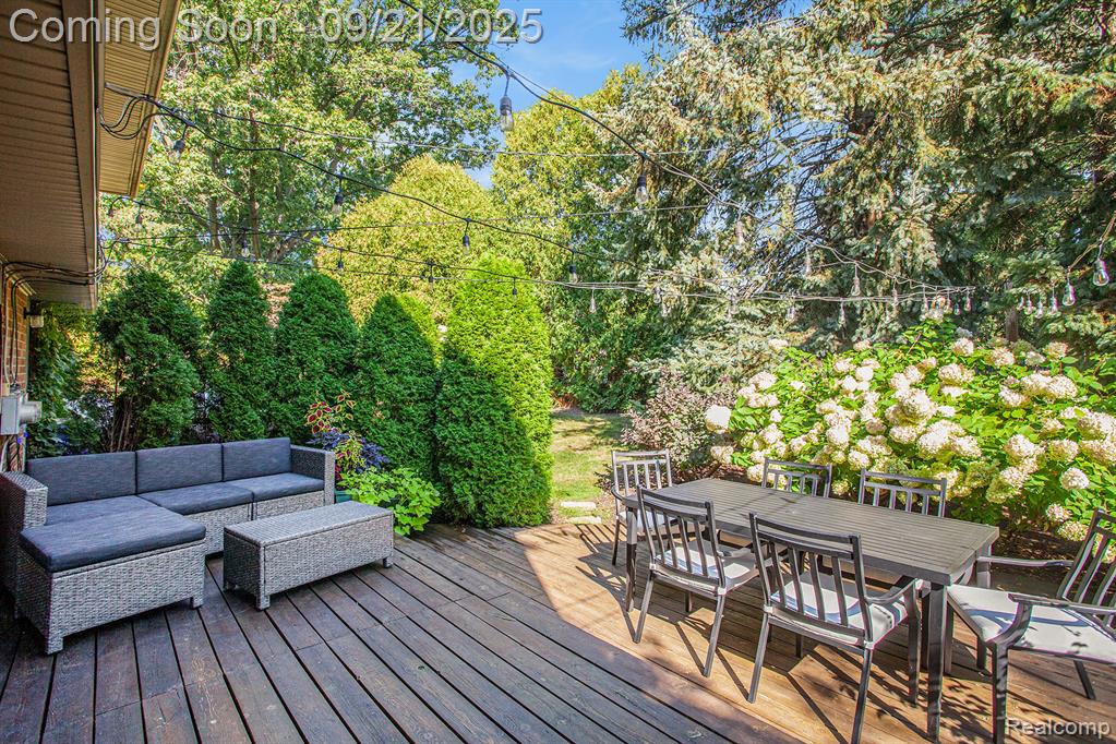 1054 Stratford Lane, Bloomfield Hills, MI 48304 — Photo 20