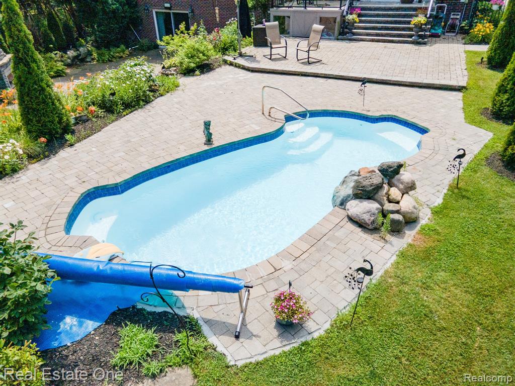 6120 EVANSWOOD Road, Troy, MI, 48085