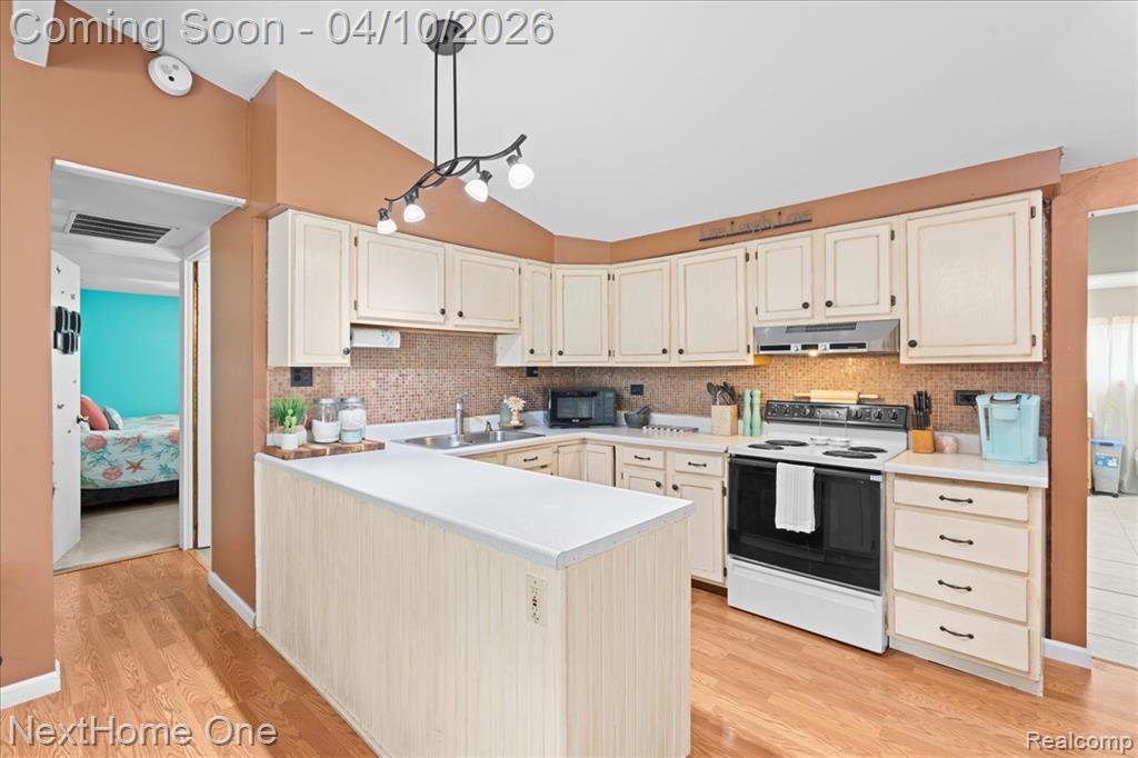 1014 S Adelaide Street, Fenton, MI, 48430