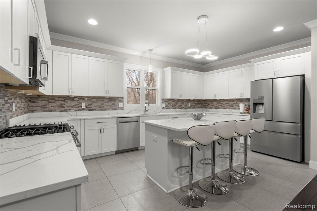 8615 Greendale Drive, Sterling Heights, MI 48312 — Photo 18