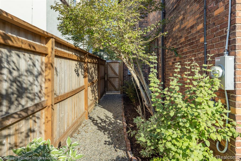 42 Cranford Lane, Grosse Pointe, MI 48230 — Photo 54