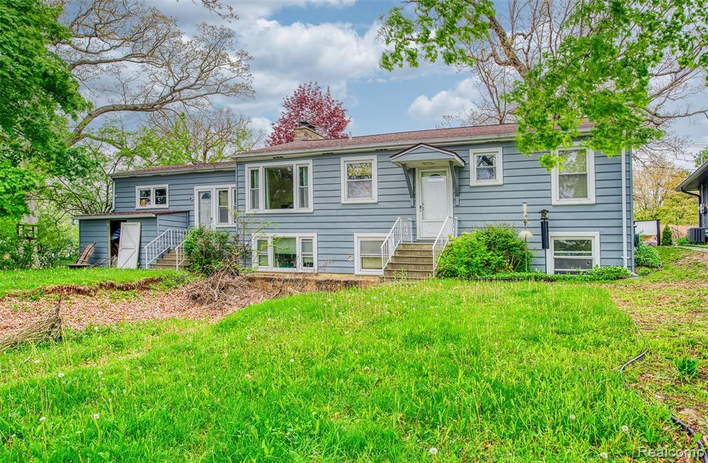 5985 Rowley Boulevard, Waterford, MI 48329 — Photo 2