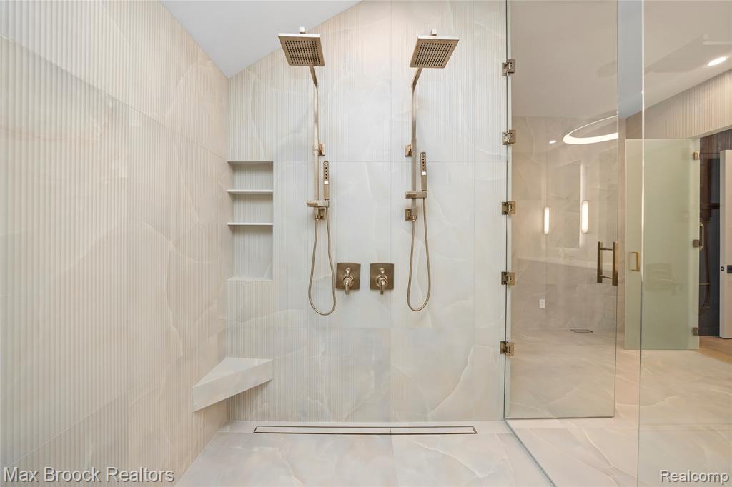 1888 W Tahquamenon Court, Bloomfield Hills, MI 48302 — Photo 37