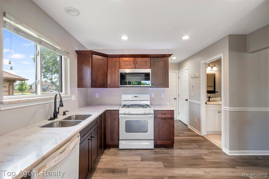 52806 Muirfield Drive, New Baltimore, MI — Photo 6