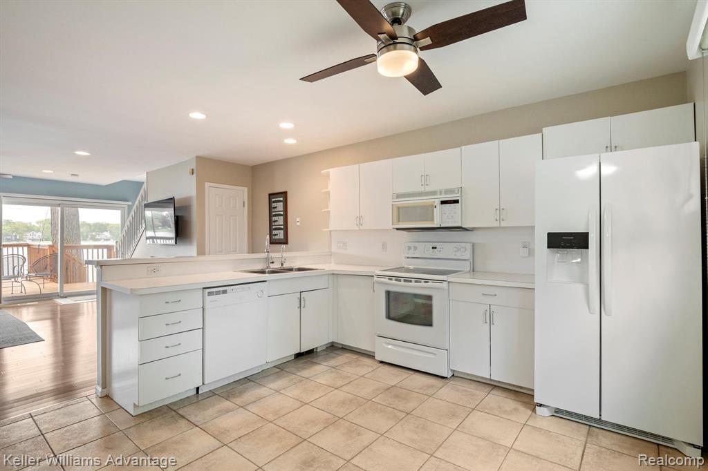 8518 CASCADE Street, Commerce Twp, MI 48382 — Photo 3