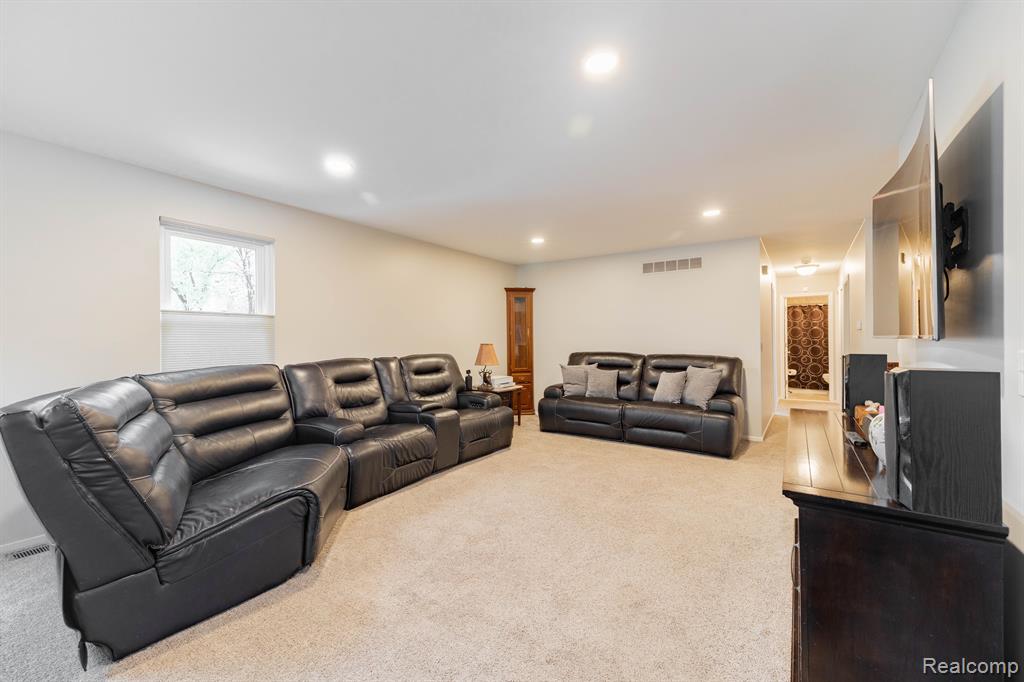 624 BEDFORD Drive, Westland, MI — Photo 5