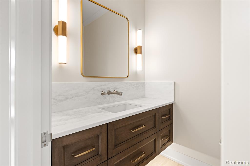 2802 HEATHFIELD Road, Bloomfield Hills, MI, 48301