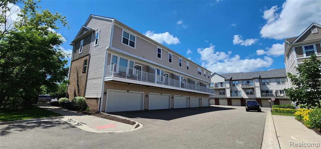3247 Chambers W, Wixom, MI 48393 — Photo 4