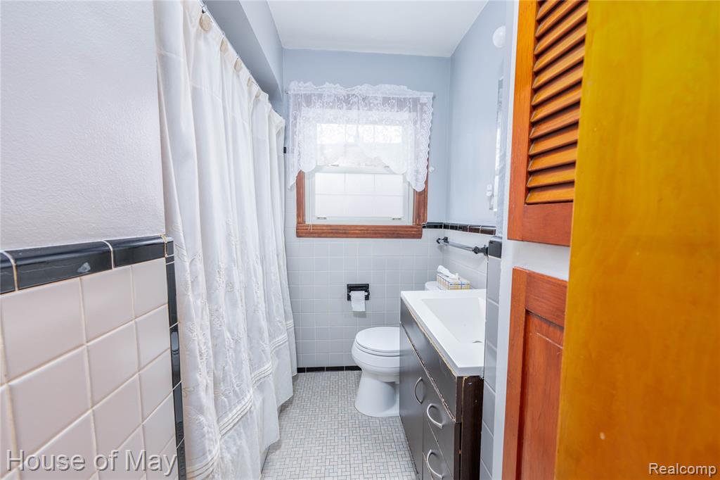 6640 Gahona Avenue, Allen Park, MI 48101 — Photo 8