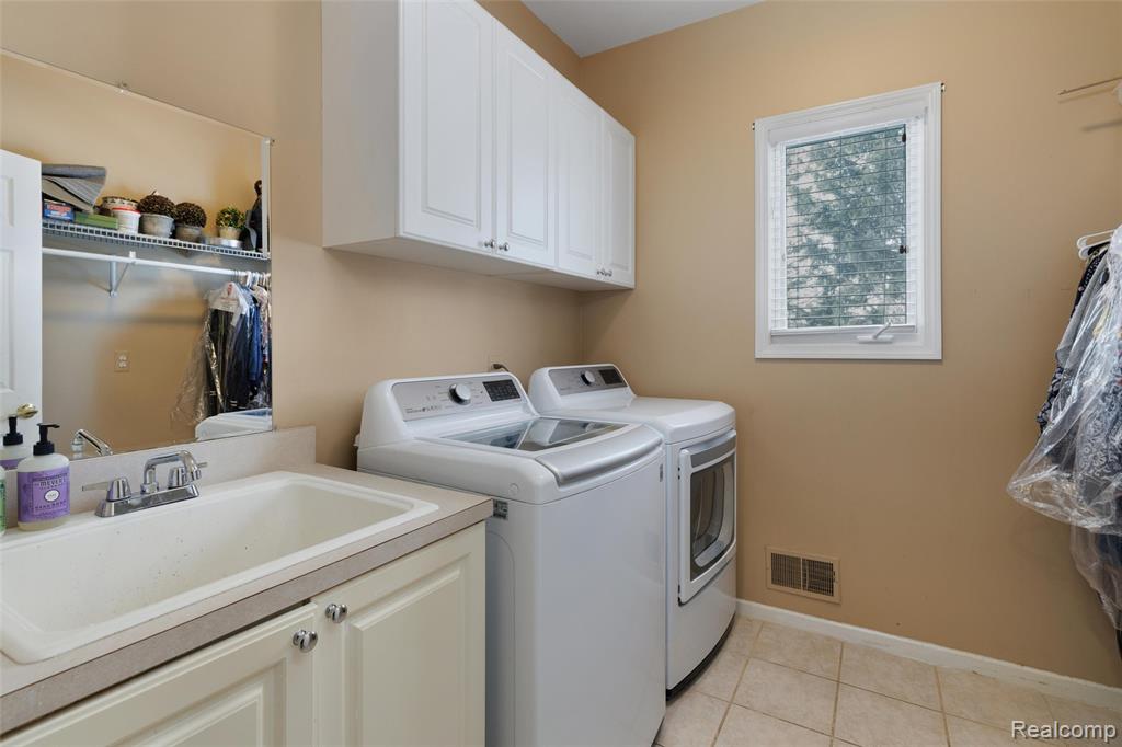 55453 Macintosh Court, Shelby Twp, MI 48316 — Photo 9