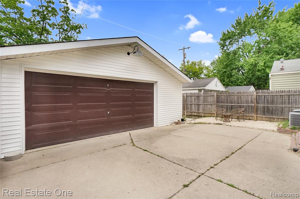 705 N Dorchester Avenue, Royal Oak, MI 48067 — Photo 38