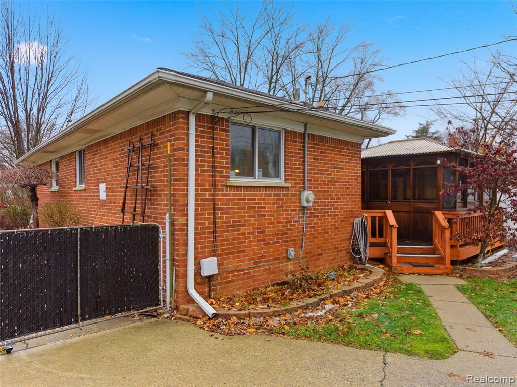 8878 Merriman Road, Livonia, MI 48150 — Photo 31