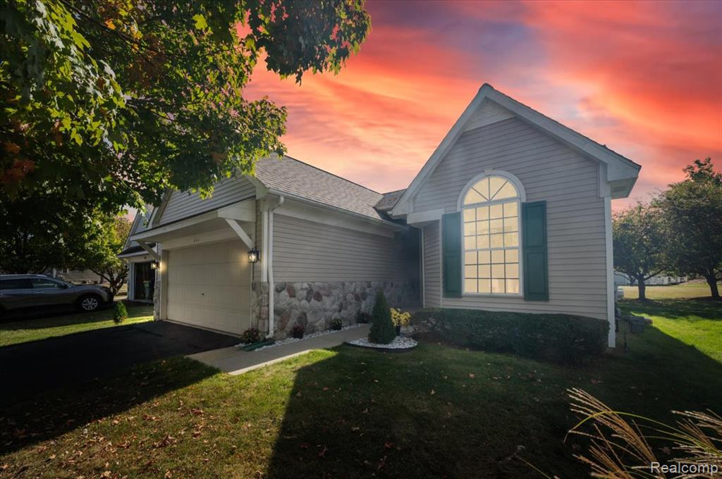 913 Rikki Ann Court, Wixom, MI 48393 — Photo 2