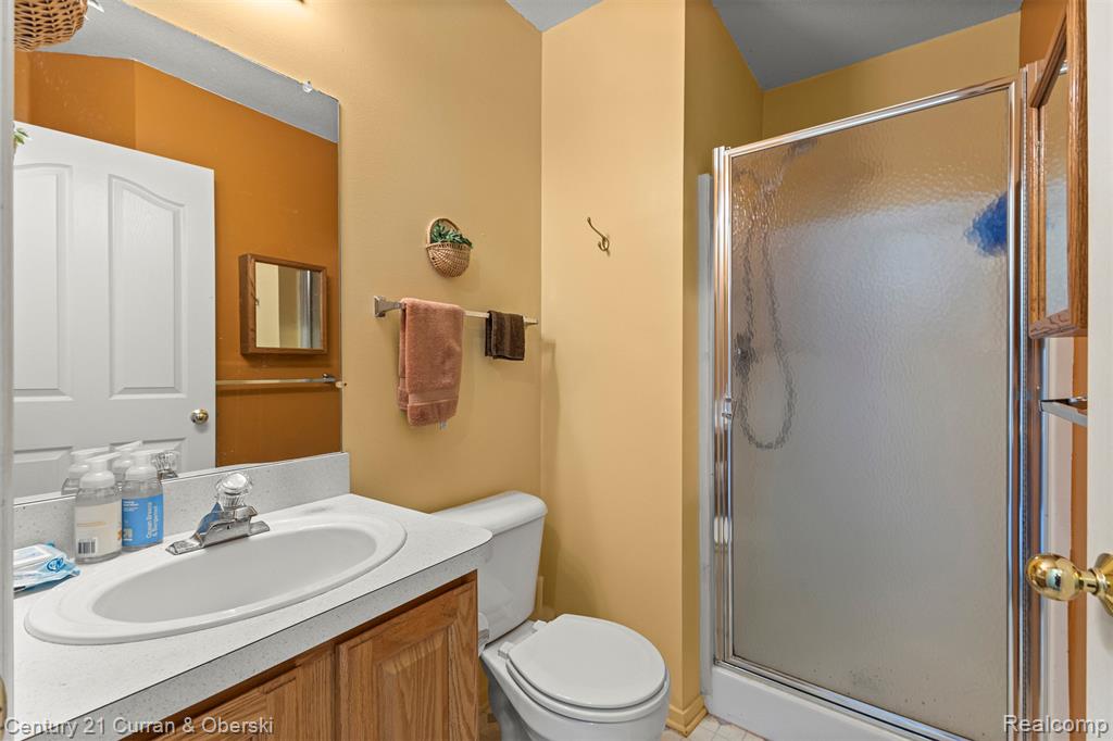 698 Ravencrest Lane, Westland, MI — Photo 35