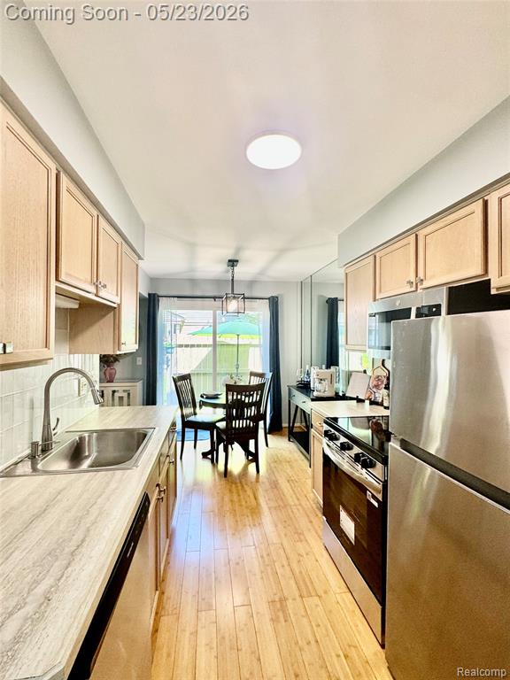 70 Pine Tree Ridge Drive, 2, Waterford, MI 48327 — Photo 12