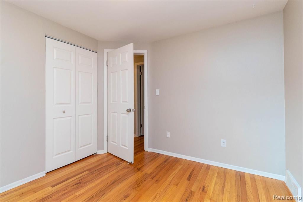 915 HARTSOUGH Court, Plymouth, MI 48170 — Photo 13