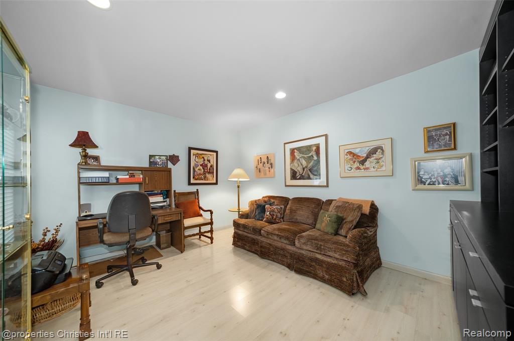 7569 Danbury Circle, West Bloomfield, MI — Photo 5