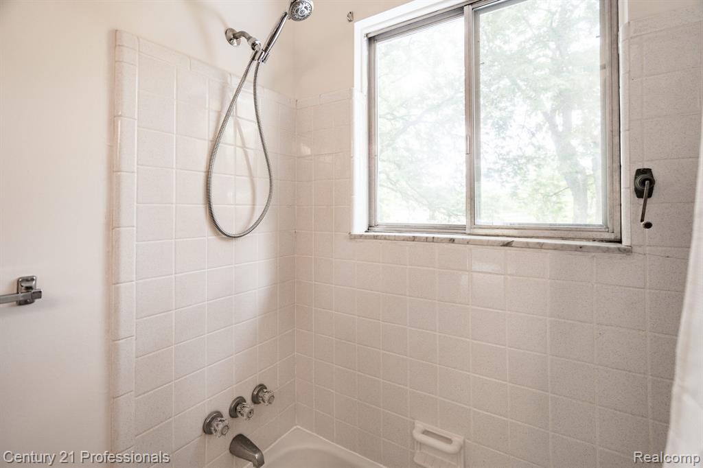 5959 ALAN, 56, Brighton, MI 48116 — Photo 17