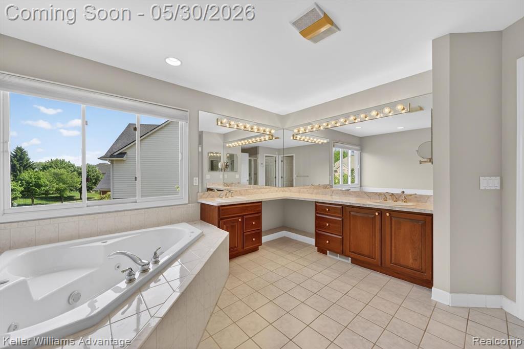 6356 Branford Drive, West Bloomfield, MI — Photo 32