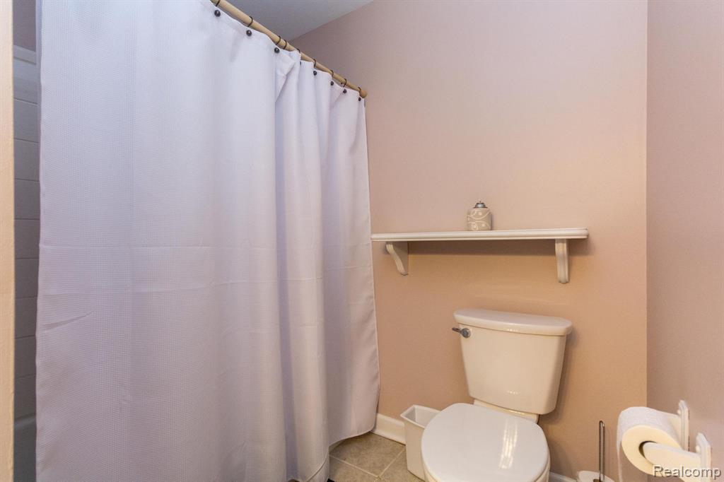 8095 Colony Drive, 23, Grosse Ile, MI 48138 — Photo 30