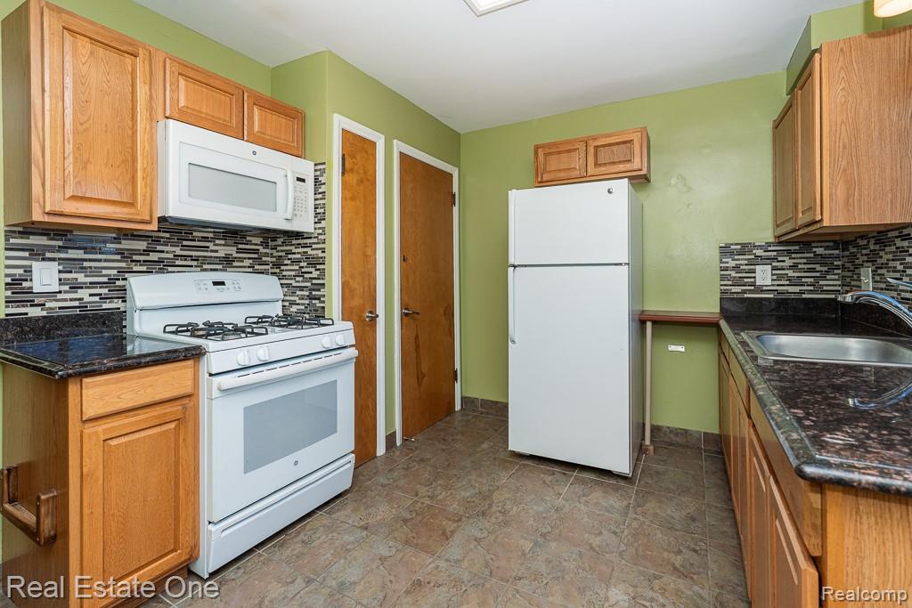8272 Racine Road, Warren, MI 48093 — Photo 14