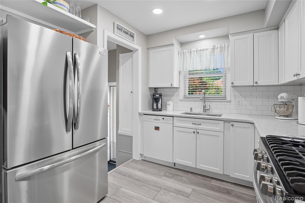 9840 Brookfield Street, Livonia, MI 48150 — Photo 17