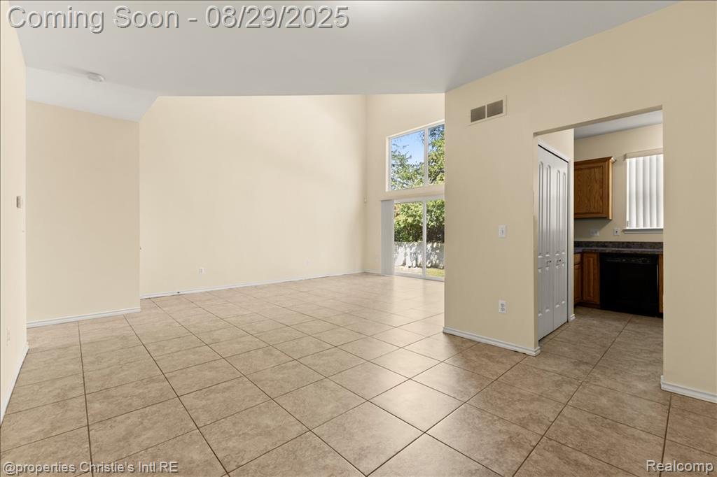 19236 W 11 Mile Road, Lathrup Village, MI 48076 — Photo 8
