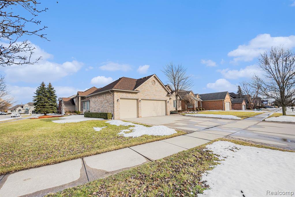 50190 MAGDALINA Drive, Macomb, MI 48044 — Photo 4