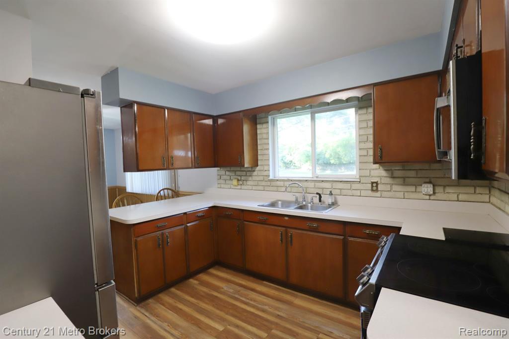 G-3366 W COURT Street, Flint, MI 48532 — Photo 12
