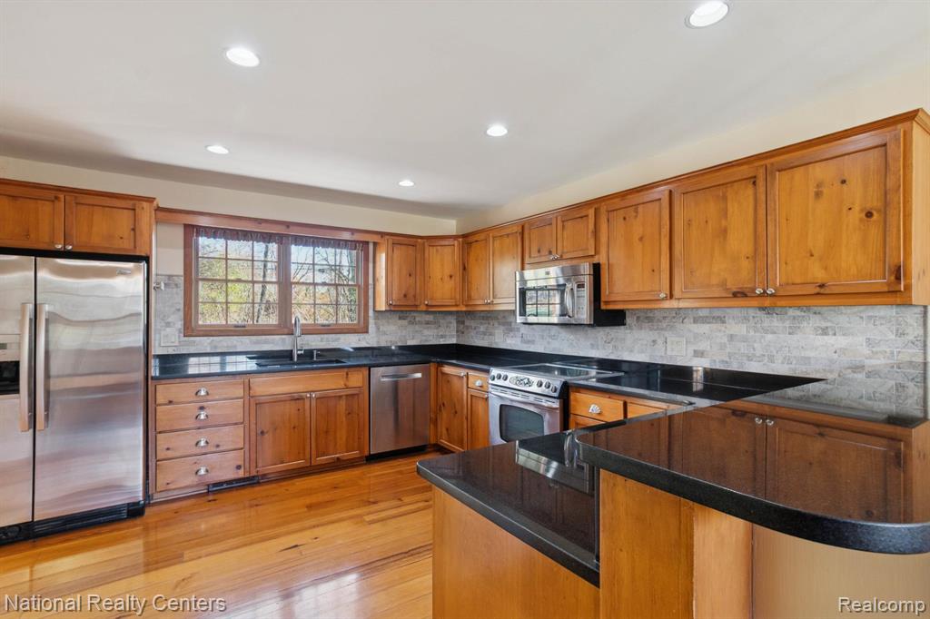 5621 Eastman Boulevard, West Bloomfield, MI 48323 — Photo 19