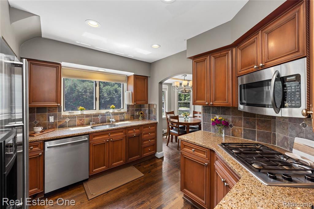 8124 Huntington Road, Huntington Woods, MI — Photo 12