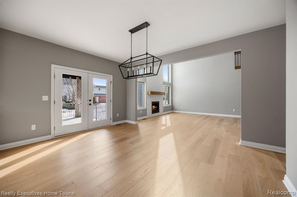 53972 CARRIGAN Drive, New Baltimore, MI 48047 — Photo 12