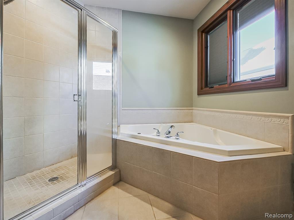 7364 Essex Drive, West Bloomfield, MI — Photo 19
