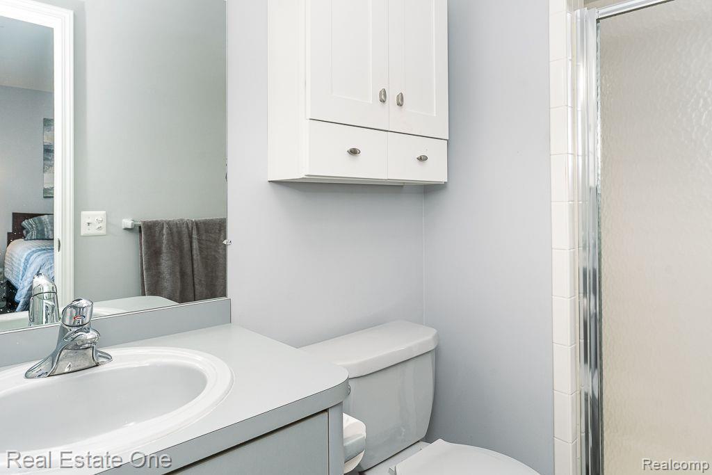 40323 FORDWICH Drive, Sterling Heights, MI 48310 — Photo 32
