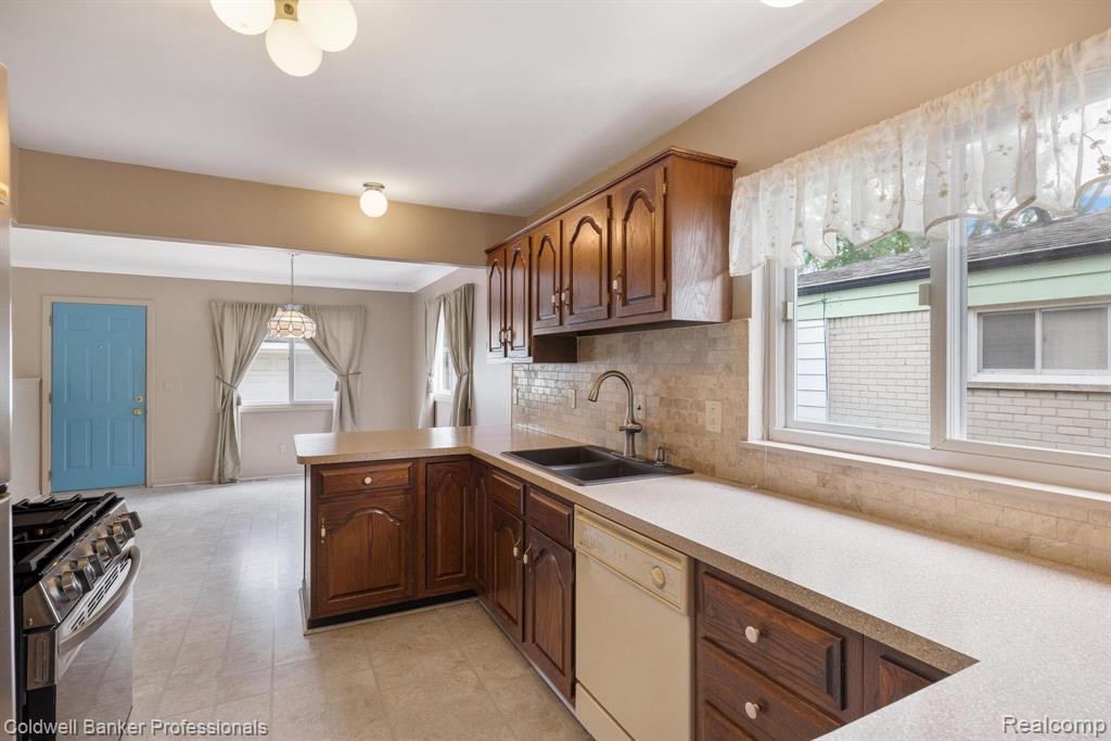 8536 Blackburn Drive, Westland, MI — Photo 2