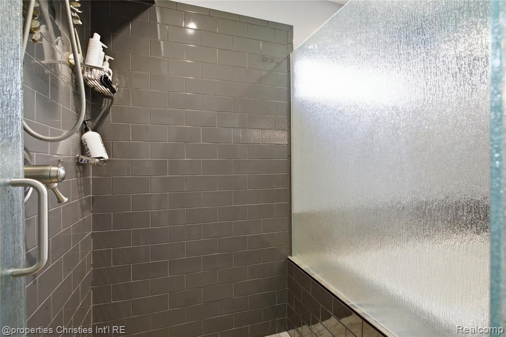 6672 Seth Court, Clarkston, MI 48348 — Photo 39