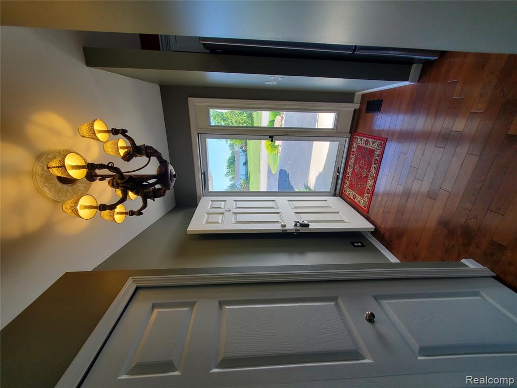 7281 Hawthorne Circle, Goodrich Vlg, MI — Photo 24