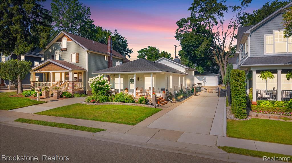 313 N Castell Avenue, Rochester, MI 48307