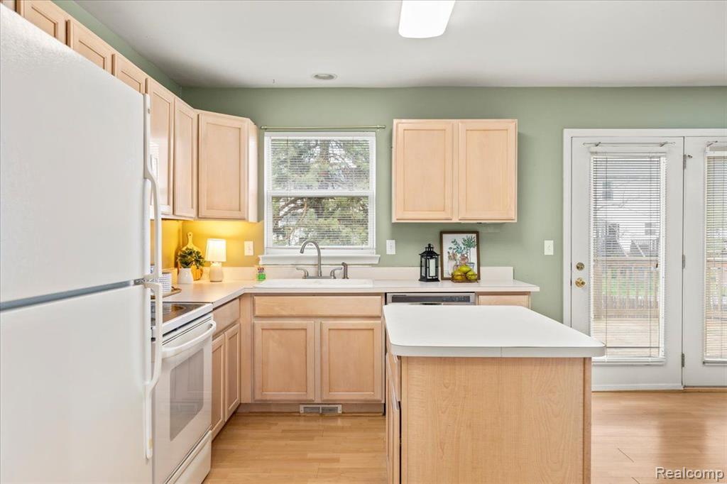 436 Pine Valley Court, Oxford, MI 48371 — Photo 8