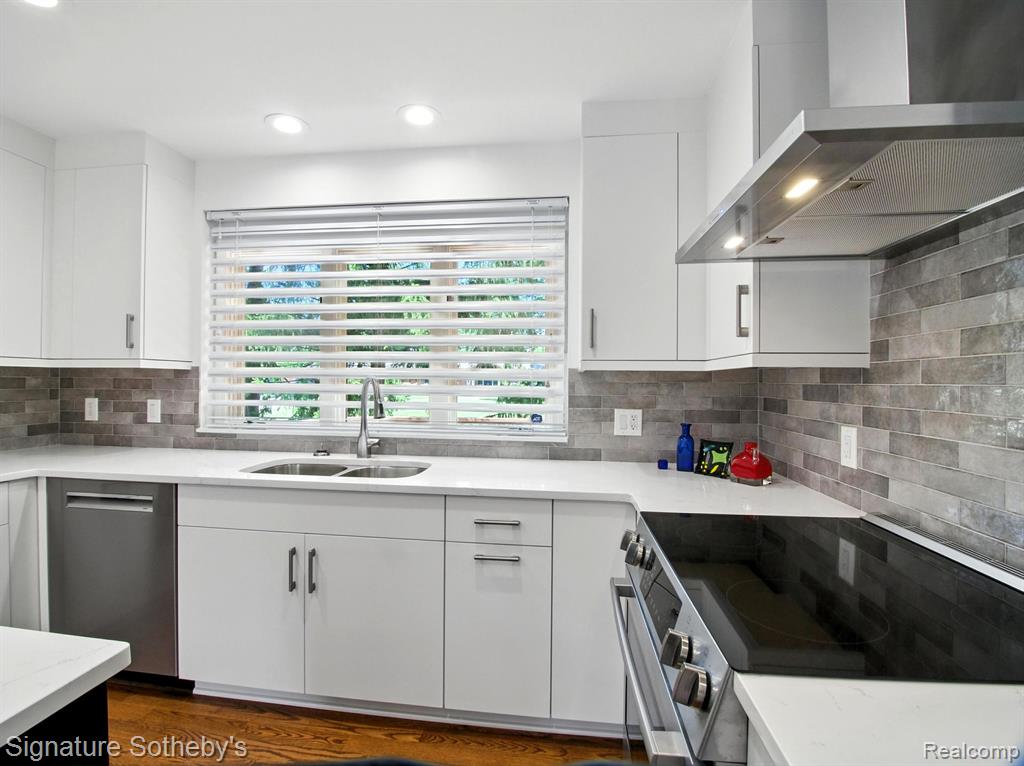 32326 Spruce Lane, Beverly Hills, MI 48025 — Photo 12
