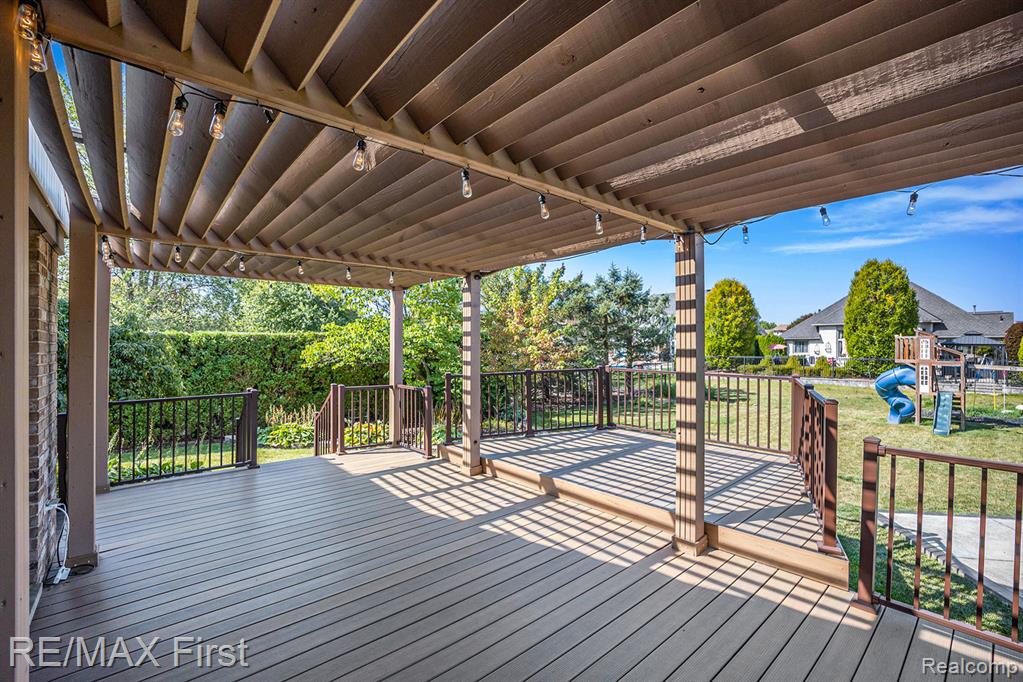43373 Brooks Drive, Clinton Twp, MI 48038 — Photo 30