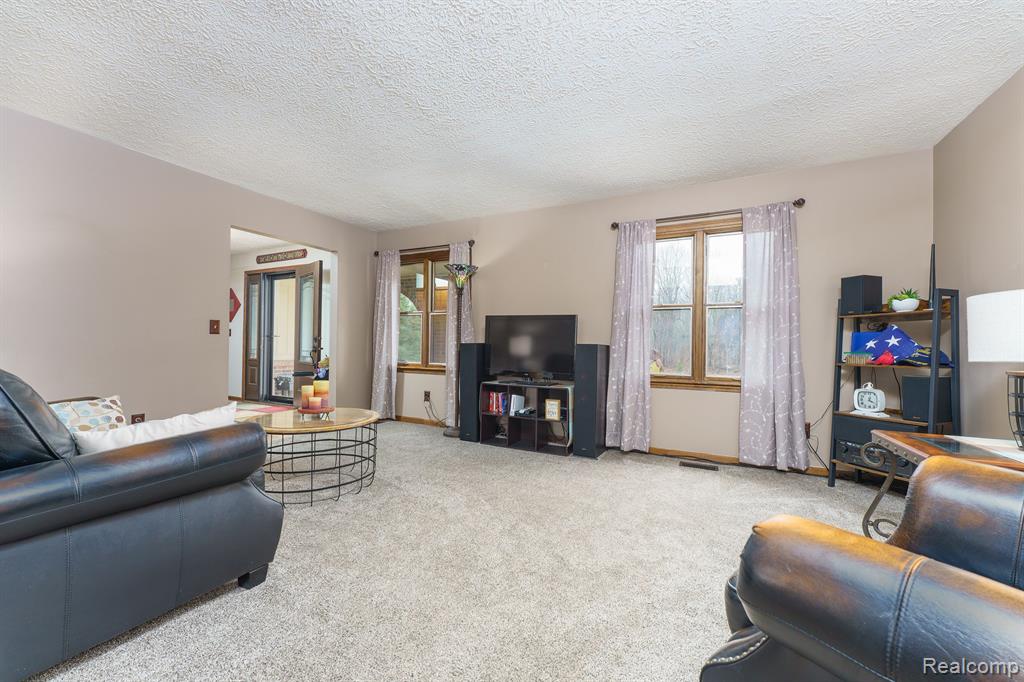 6300 VICTORIA Court, Fenton, MI 48430 — Photo 9