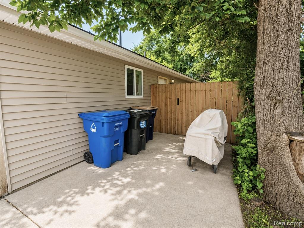 4097 Chenlot Lane, Waterford, MI 48328 — Photo 8