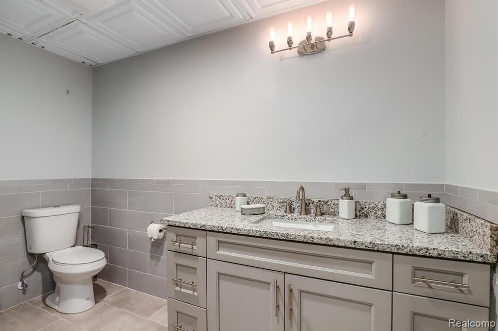 3960 HARVEST CREEK Court, Rochester, MI 48306 — Photo 18