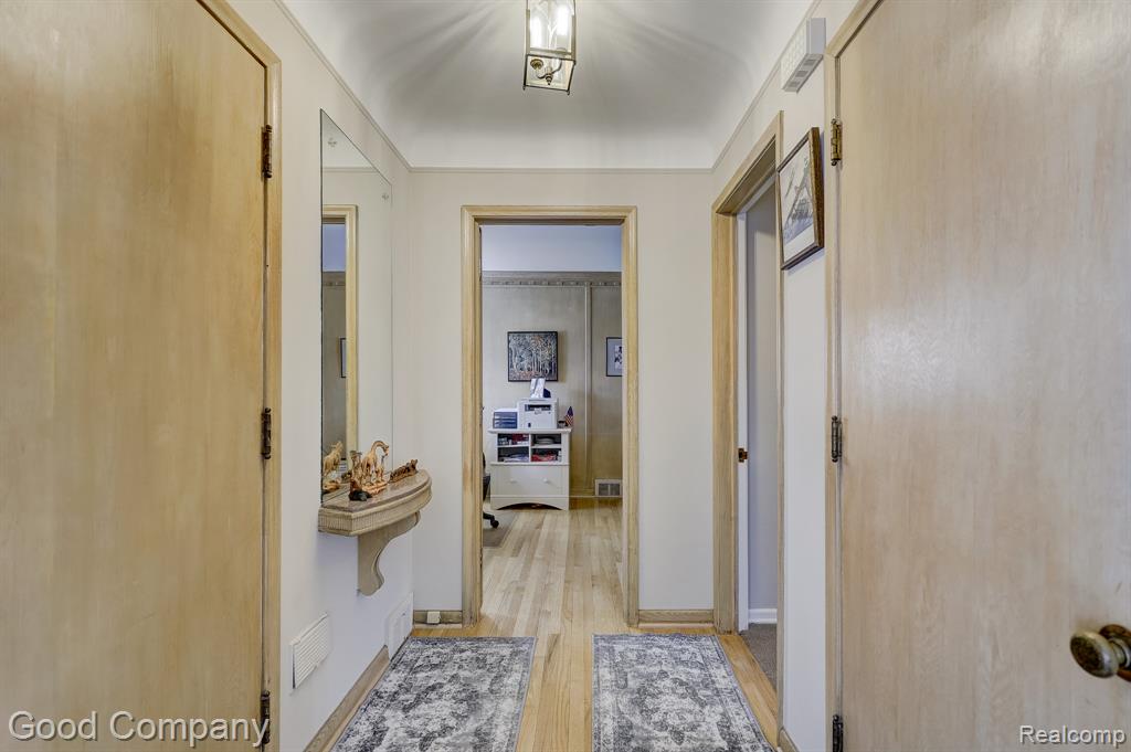 1557 Lochmoor Boulevard, Grosse Pointe Woods, MI 48236 — Photo 26