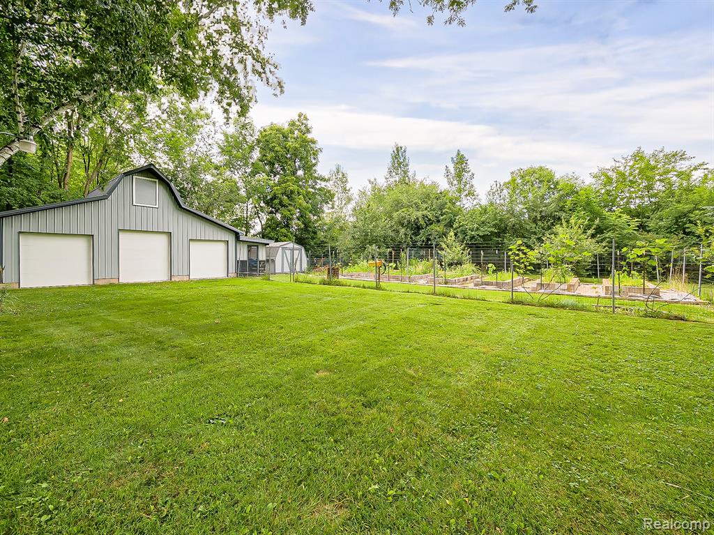 52010 11 Mile Road, South Lyon, MI 48178 — Photo 41