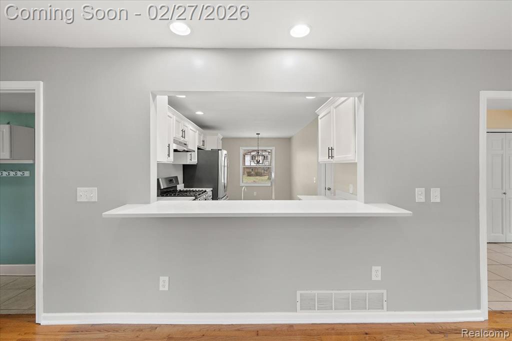 6885 Aeroview Street, West Bloomfield, MI 48324 — Photo 9