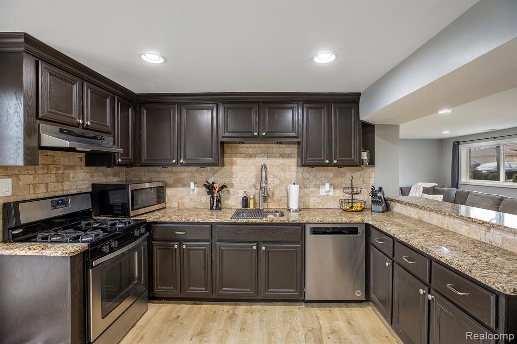 43752 Goldberg Drive, Sterling Heights, MI 48313 — Photo 6