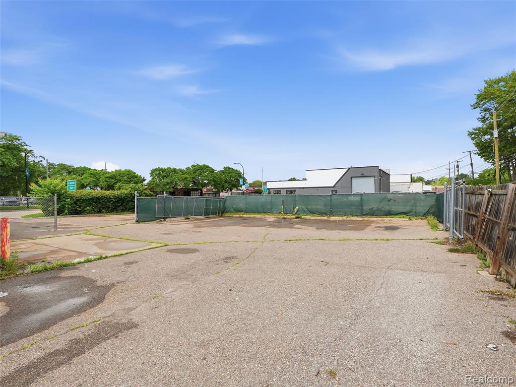 832 W 11 Mile Road, Madison Heights, MI 48071 — Photo 43
