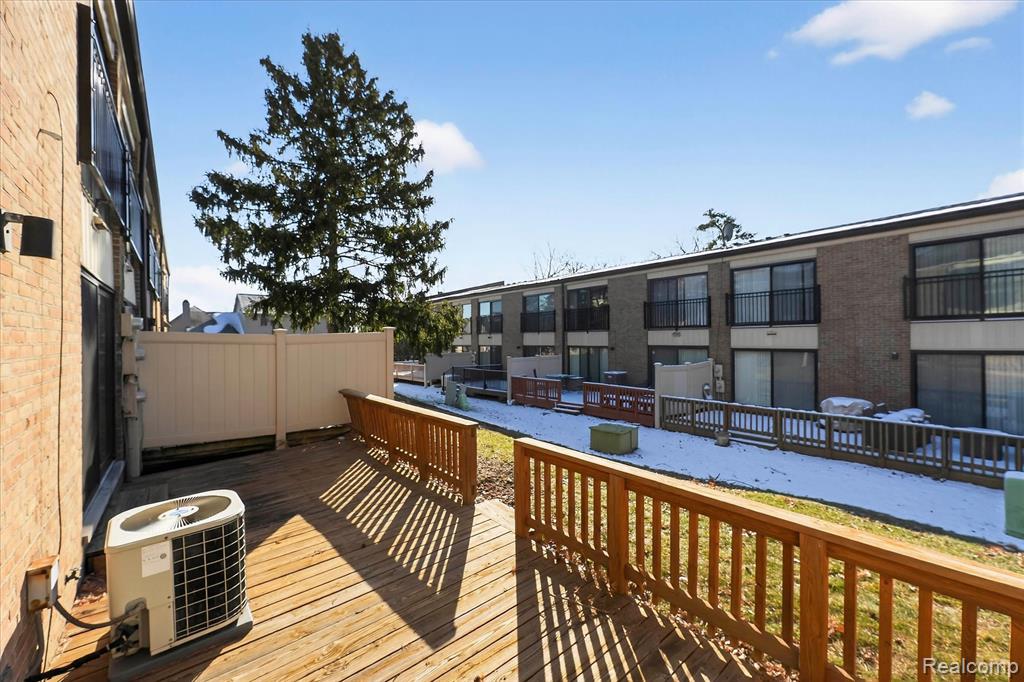 18268 University Park Drive, Livonia, MI, 48152